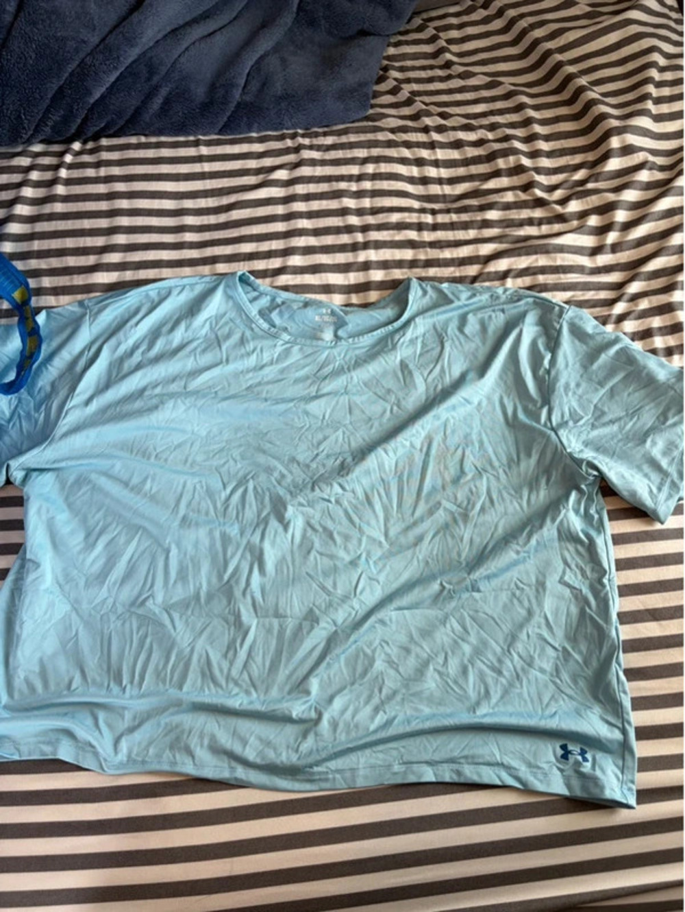 Under armour cropped light blue tee XL loose fit